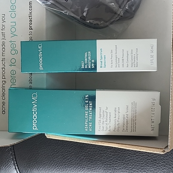 Proactive MD gel, moisturizer and bag - Picture 2 of 2